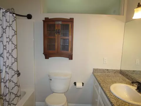 Bath - 13520 Tobiasson Rd, Poway, CA 92064 photo 2 of 2