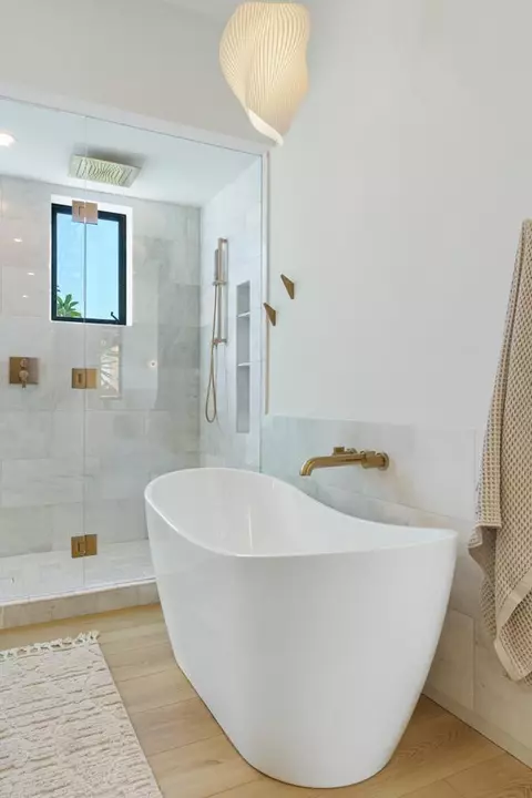 Bath - 1421 Coronado Ave, Spring Valley, CA 91977 photo 5 of 6
