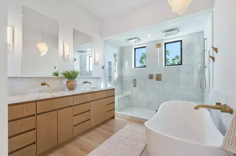 Bath - 1421 Coronado Ave, Spring Valley, CA 91977 photo 2 of 6
