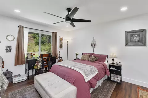 Bedroom - 1464 Gary Ln, Escondido, CA 92026 photo 4 of 4
