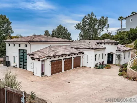 Exterior - 472 Arroyo Dr, Encinitas, CA 92024 photo 2 of 21