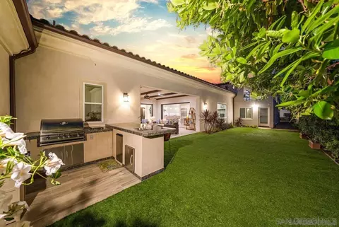 Exterior - 472 Arroyo Dr, Encinitas, CA 92024 photo 11 of 21