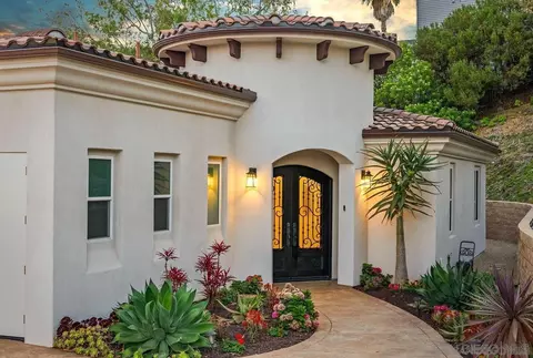 Exterior - 472 Arroyo Dr, Encinitas, CA 92024 photo 4 of 21