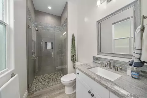 Bath - 472 Arroyo Dr, Encinitas, CA 92024 photo 6 of 6