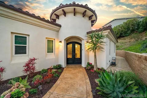 Exterior - 472 Arroyo Dr, Encinitas, CA 92024 photo 5 of 21