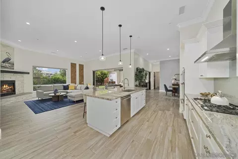 Kitchen - 472 Arroyo Dr, Encinitas, CA 92024 photo 5 of 5