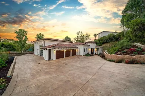 Exterior - 472 Arroyo Dr, Encinitas, CA 92024 photo 3 of 21