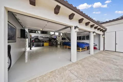 Exterior - 472 Arroyo Dr, Encinitas, CA 92024 photo 14 of 21
