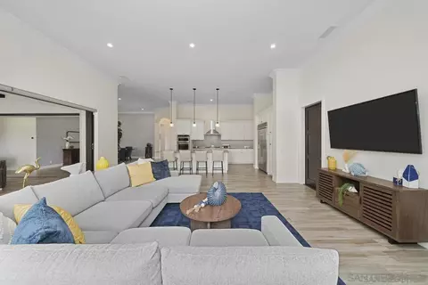 Living - 472 Arroyo Dr, Encinitas, CA 92024 photo 1 of 5