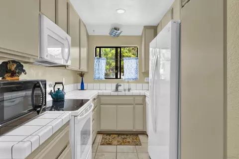 Kitchen - 1957 Fairlee, Encinitas, CA 92024 photo 2 of 2