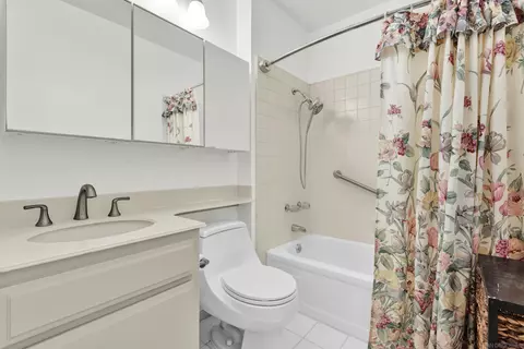 Bath - 1957 Fairlee, Encinitas, CA 92024 photo 1 of 2