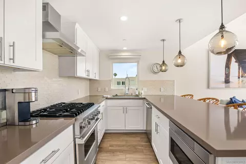 804 Ostend Ct, San Diego, CA 92109