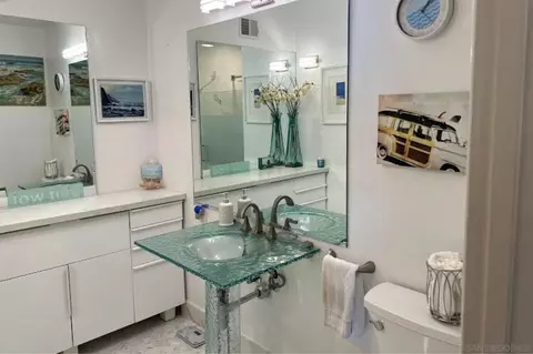 Bath - 220 Coast Blvd #3D, La Jolla, CA 92037 photo 3 of 4