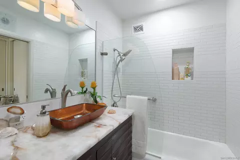Bath - 220 Coast Blvd #3D, La Jolla, CA 92037 photo 1 of 4
