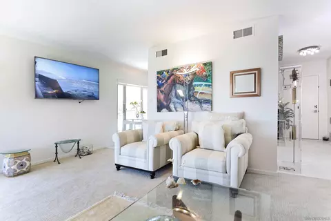 Living - 220 Coast Blvd #3D, La Jolla, CA 92037 photo 3 of 4