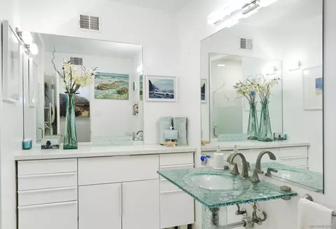 Bath - 220 Coast Blvd #3D, La Jolla, CA 92037 photo 2 of 4