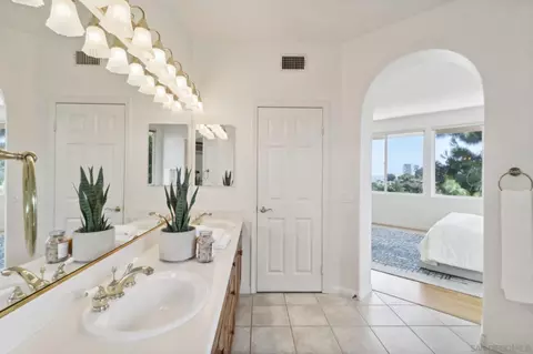 Bath - 6057 Meadowpointe Row, La Jolla, CA 92037 photo 3 of 4