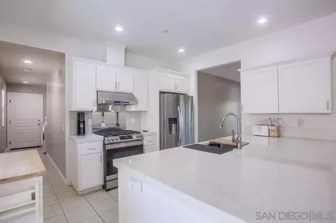 Kitchen - 740 Kimble Vw, Fallbrook, CA 92028 photo 5 of 9