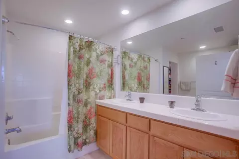 Bath - 740 Kimble Vw, Fallbrook, CA 92028 photo 1 of 5
