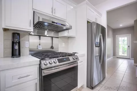 Kitchen - 740 Kimble Vw, Fallbrook, CA 92028 photo 6 of 9