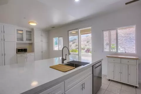 Kitchen - 740 Kimble Vw, Fallbrook, CA 92028 photo 8 of 9