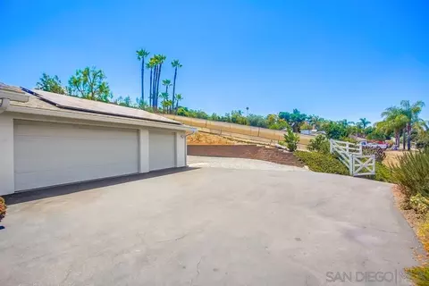 Exterior - 740 Kimble Vw, Fallbrook, CA 92028 photo 2 of 23