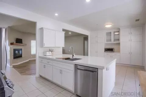 Kitchen - 740 Kimble Vw, Fallbrook, CA 92028 photo 7 of 9