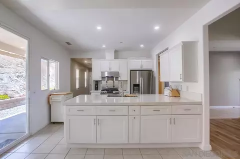 Kitchen - 740 Kimble Vw, Fallbrook, CA 92028 photo 4 of 9