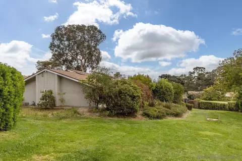 2112 Caminito Circulo Sur, La Jolla, CA 92037 photo 32