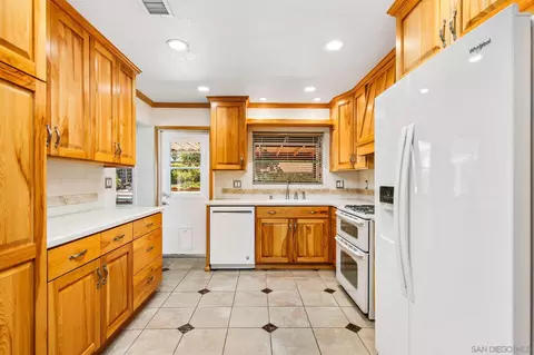 1701 Peppervilla Dr, El Cajon, CA 92021 photo 4