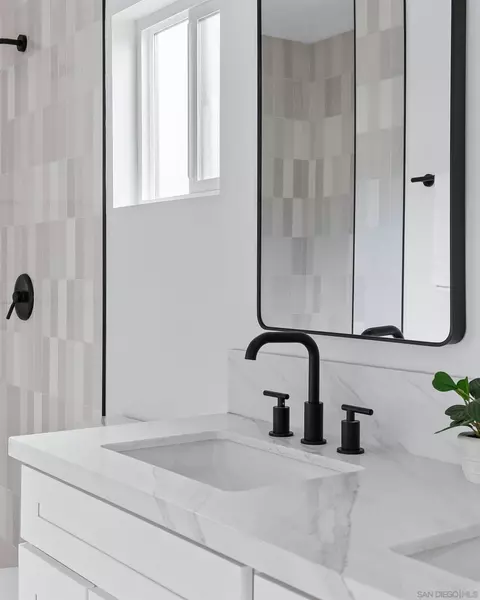 Bath - 5087 Bancroft Dr, La Mesa, CA 91941 photo 4 of 5