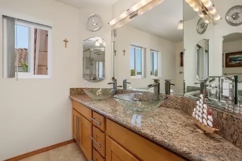 Bath - 1819 Ithaca Dr, Vista, CA 92081 photo 4 of 5