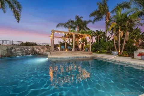 6412 Merlin Dr, Carlsbad, CA 92011 photo 2
