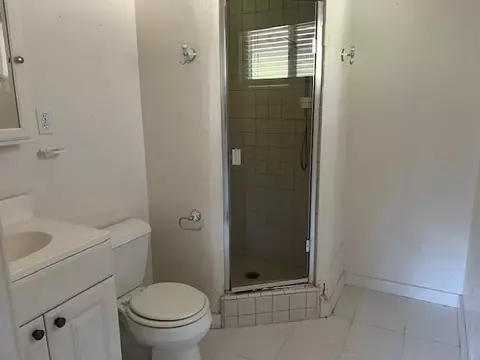 Bath - 1667 Braddon Way, El Cajon, CA 92021 photo 1 of 2