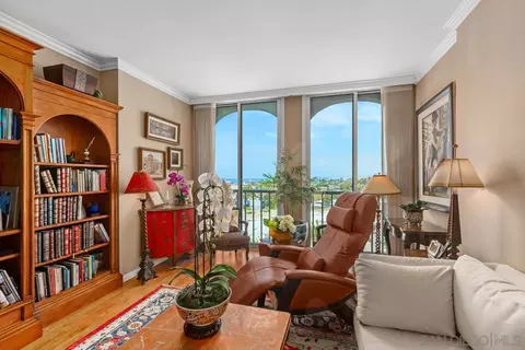 1001 Genter St #5E, La Jolla, CA 92037