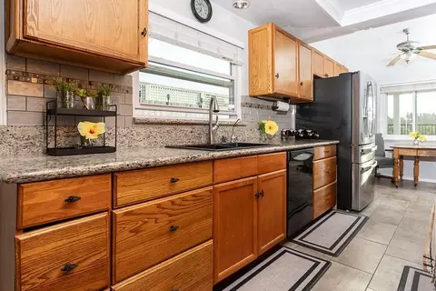 Kitchen - 14662 Colony Way, Poway, CA 92064 photo 1 of 2