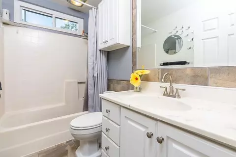 Bath - 14662 Colony Way, Poway, CA 92064 photo 2 of 2