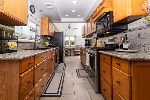 Kitchen - 14662 Colony Way, Poway, CA 92064 photo 2 of 2