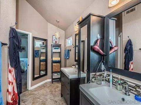 Bath - 3280 Morella Way, Oceanside, CA 92056 photo 3 of 5