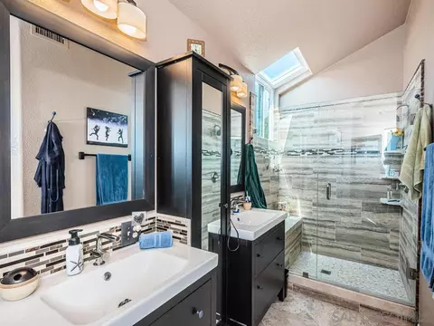 Bath - 3280 Morella Way, Oceanside, CA 92056 photo 2 of 5