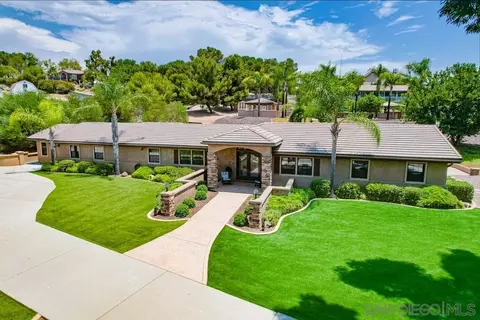 10029 Circa Valle Verde, El Cajon, CA 92021 photo 2