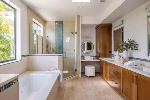 Bath - 13772 Mercado Dr, Del Mar, CA 92014 photo 3 of 4