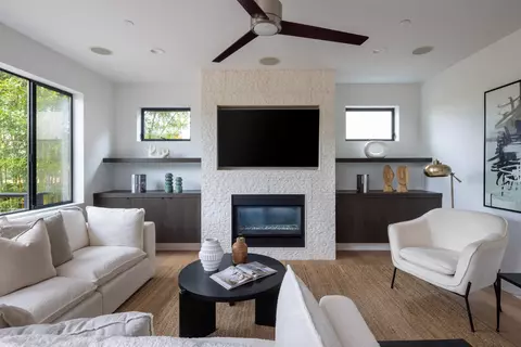 Living - 13772 Mercado Dr, Del Mar, CA 92014 photo 3 of 4