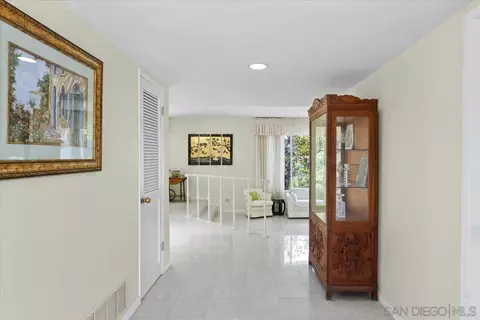 5582 Thunderbird Ln, La Jolla, CA 92037 photo 6