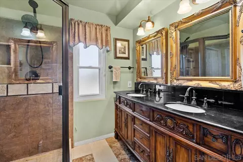 5582 Thunderbird Ln, La Jolla, CA 92037 photo 14