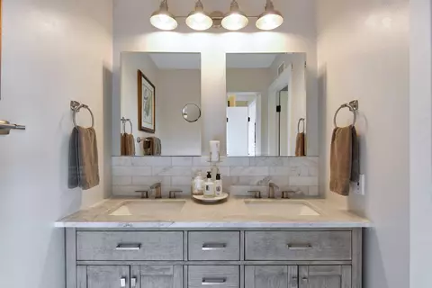 Bath - 5495 Caminito Rosa, La Jolla, CA 92037 photo 2 of 4