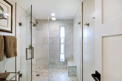 Bath - 5495 Caminito Rosa, La Jolla, CA 92037 photo 3 of 4