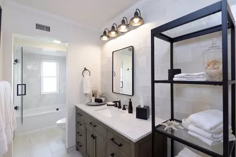 Bath - 5495 Caminito Rosa, La Jolla, CA 92037 photo 4 of 4