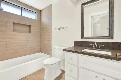 Bath - 3019 Golden Oak Way, Spring Valley, CA 91978 photo 3 of 4
