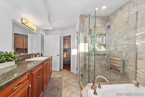 Bath - 4045 Vortex Pl, Escondido, CA 92025 photo 2 of 4
